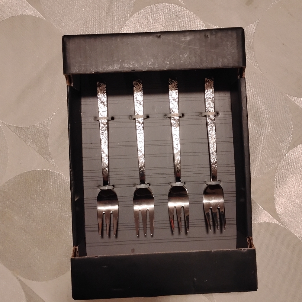 Elegant Silver Fork Set - Picture 2 of 4